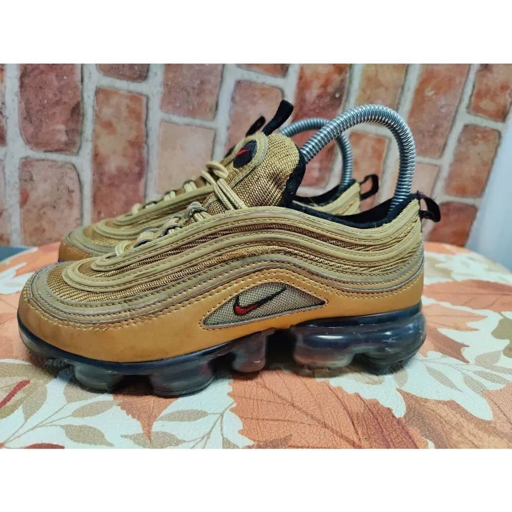 Nike Air Vapormax 97 GS Metallic Gold Size 4Y Women's Running Shoes Size 5.5